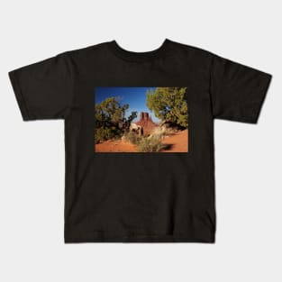 Monument Valley one of the wonders of Arizona!! Kids T-Shirt